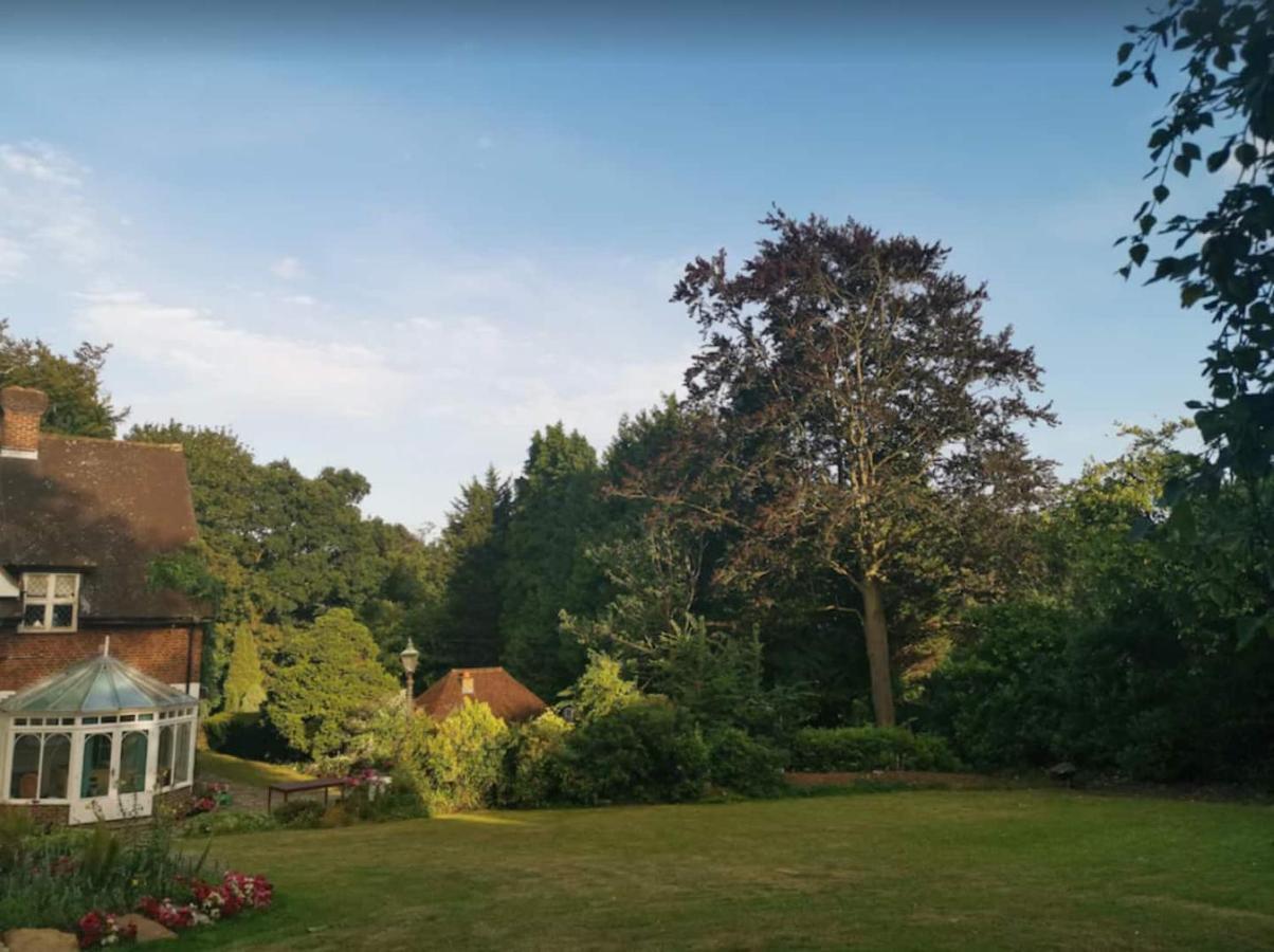 Appartement Peaceful Retreat Hideaway Surrey à Esher Extérieur photo
